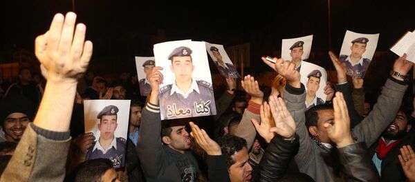 Ürdün'de IŞİD'in esir aldığı pilota destek gösterisi - Sputnik Türkiye