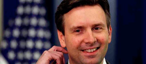 Beyaz Saray Sözcüsü Josh Earnest - Sputnik Türkiye