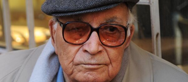 Yaşar Kemal, Türkiye'den Nobel'e aday gösterilen  ilk edebiyatçıydı. - Sputnik Türkiye
