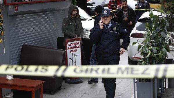 Taksim'de polise saldırı - Sputnik Türkiye