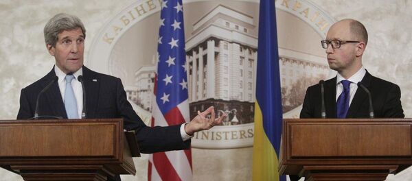 John Kerry - Arseniy Yatsenyuk - Sputnik Türkiye