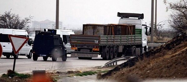 Adana'da durdurulan MİT tırları Adana'da durdurulan MİT tırları - Sputnik Türkiye