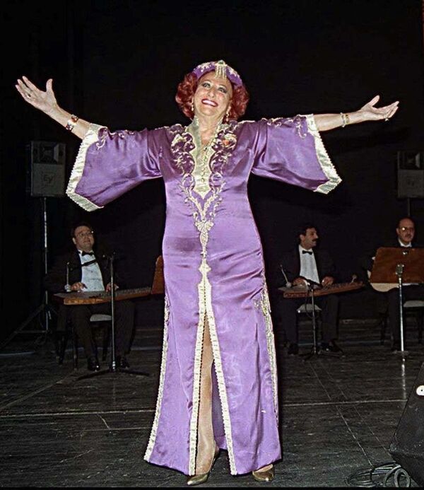 1918 yılında Bursa’da dünyaya gelen Müzeyyen Senar 1998’de Devlet Sanatçısı unvanı almıştı. - Sputnik Türkiye