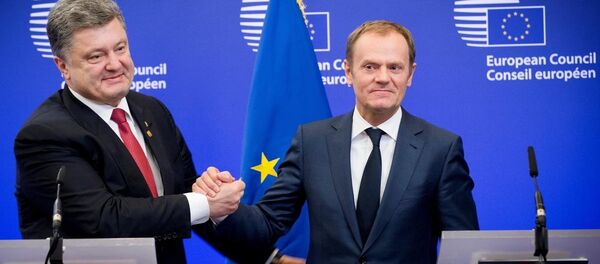 Ukrayna Devlet Başkanı Pyotr Poroşenko - AB Konseyi Başkanı Donald Tusk - Sputnik Türkiye