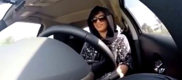 Araba yasağına karşı gelen Suudi kadın - Sputnik Türkiye