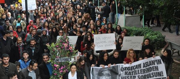 Tarsus'da Özgecan Aslan yürüyüşü Tarsus'da Özgecan Aslan yürüyüşü - Sputnik Türkiye