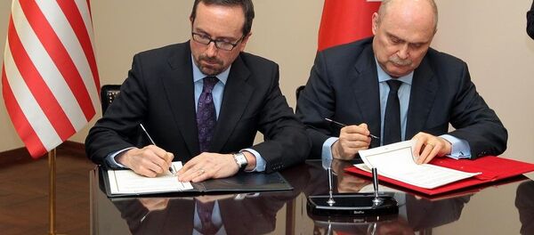 Türkiye Dışişleri Bakanlığı Müsteşarı Feridun Sinirlioğlu ile ABD Ankara Büyükelçisi John Bass - Sputnik Türkiye