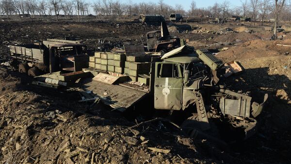 Debaltsevo'da Ukrayna ordusuna ait yok edilmiş araçlar - Sputnik Türkiye