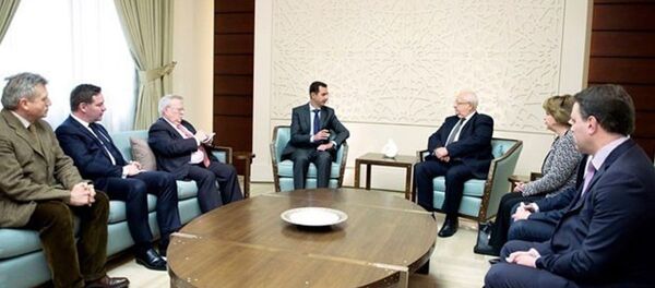 Suriye Devlet Başkanı Beşar Esad, Fransa'dan gelen vekil ve senatörlerle bir araya geldi. - Sputnik Türkiye