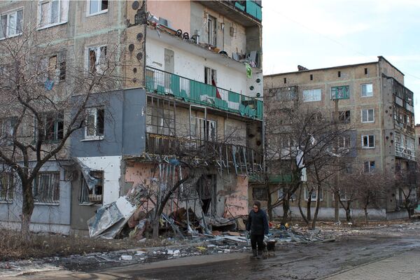 Debaltsevo'da yıkılmış evler - Sputnik Türkiye