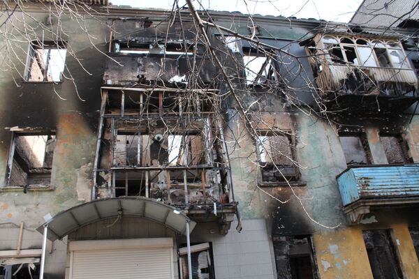 Debaltsevo'da yıkılmış ev - Sputnik Türkiye