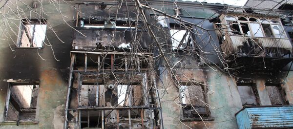 Debaltsevo'da yıkılmış ev - Sputnik Türkiye