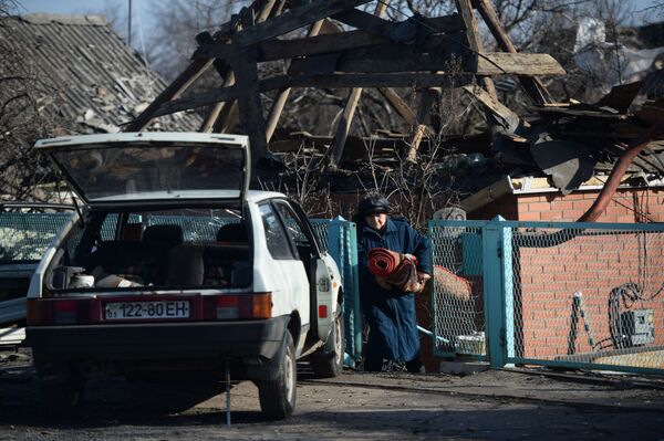 Donetsk Havalimanı yakınlarında Oktyabrskiy kasabası - Sputnik Türkiye