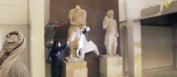 IŞİD Musul'da binlerce yıllık antik heykelleri yıktı - Sputnik Türkiye