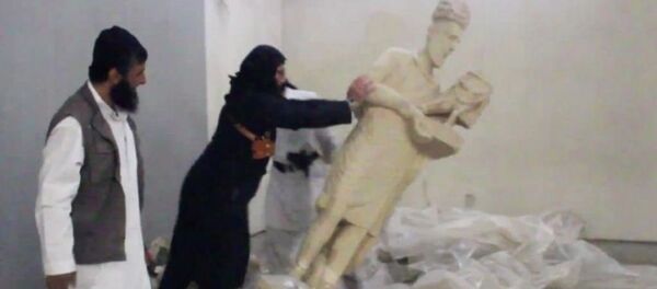 IŞİD Musul'da binlerce yıllık antik heykelleri yıktı - Sputnik Türkiye