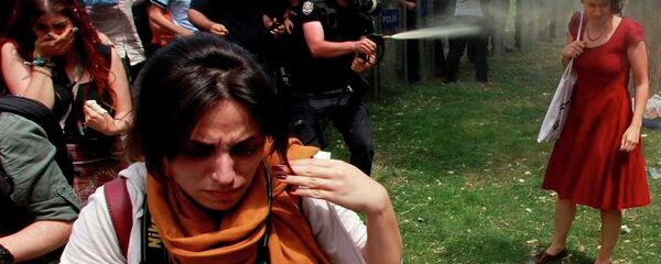 Gezi Parkı- Kırmızılı kadın - Sputnik Türkiye