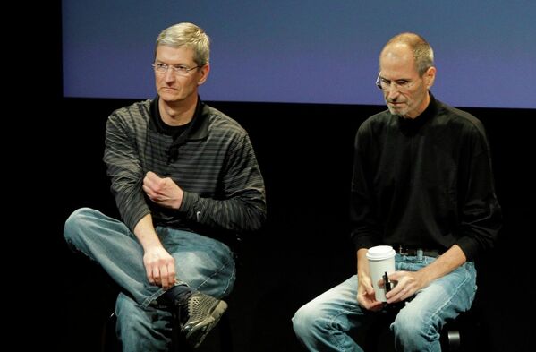 Steve Jobs ve Tim Cook - Sputnik Türkiye
