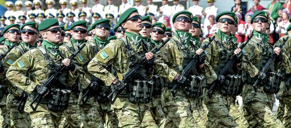 Kiev'in ana caddesi Kreşatik'teki Bağımsızlık Günü kutlamaları - Sputnik Türkiye