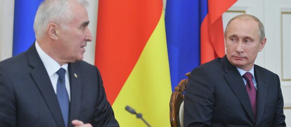 Rusya Devlet Başkanı Vladimir Putin ve Güney Osetya lideri Leonid Tibilov - Sputnik Türkiye