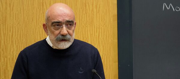 Ahmet Altan: Tolstoy’un anlatımı bana, daha ‘hayatı kucaklayıcı’ gelir. - Sputnik Türkiye