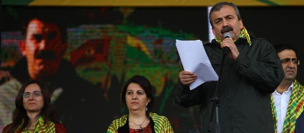 Sırrı Süreyya Önder, Abdullah Öcalan'ın mesajını okudu - Sputnik Türkiye