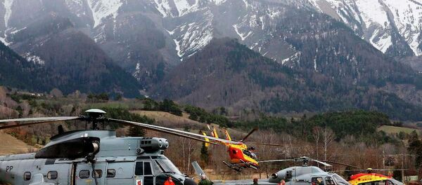 Enkaz alanına ulaşımın güç olması nedeniyle yalnızca helikopterlerin bölgeye erişebileceği düşünülüyor. Enkaz alanına ulaşımın güç olması nedeniyle yalnızca helikopterlerin bölgeye erişebileceği düşünülüyor. - Sputnik Türkiye