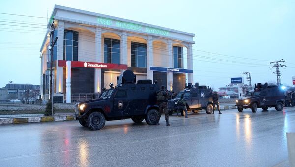 Van'da bir banka şubesinin çalışanları rehin alındı - Sputnik Türkiye