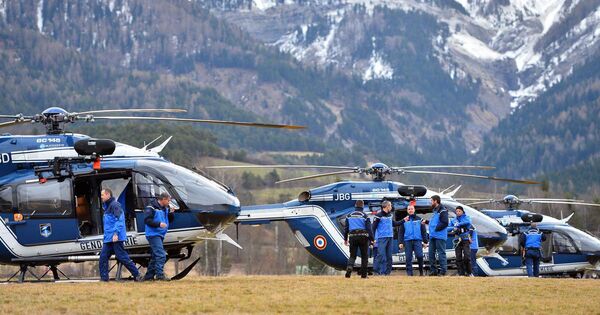 Fransa’nın güneyinde Seyne Les Alpes yakınlarında düşen Germanwings şirketinin Airbus A320 tipi yolcu uçağının parçalarını arama çalışmaları devam ediyor. - Sputnik Türkiye