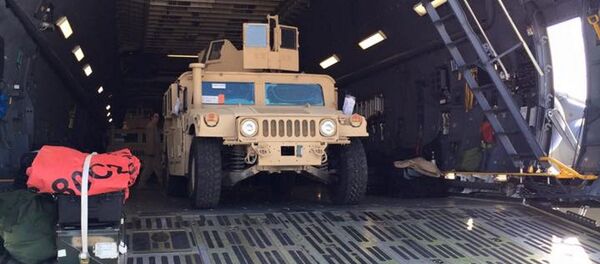 ABD'nin Ukrayna'ya gönderdiği ilk parti Humvee askeri araçları - Sputnik Türkiye