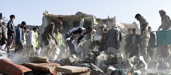 Yemen Cumhurbaşkanı Hadi'nin çağrısına yanıt veren Suudi Arabistan ve bölge müttefikleri Şii Husilerin denetimindeki başkent Sana'yı havadan bombalandı. - Sputnik Türkiye