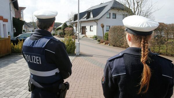 Alman polisi, Germanwings uçağının çakılmasına yol açan pilotun evinde arama yapıyor - Sputnik Türkiye