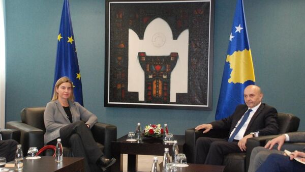 AB Dış İlişkiler ve Güvenlik Politikası Yüksek Temsilcisi Federica Mogherini ve Kosova Başbakanı İsa Mustafa - Sputnik Türkiye
