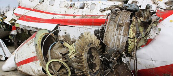 2010 yılında düşen Polonya Cumhurbaşkanı Kaczysnki'nin de içinde bulunduğu uçak - Sputnik Türkiye