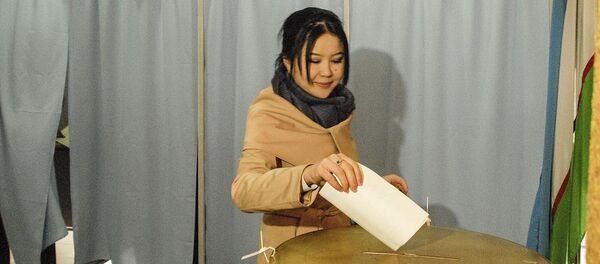 Özbek seçmenler, yeni cumhurbaşkanını belirlemek için sandık başına gidiyor. Seçimde, aralarında Cumhurbaşkanı İslam Kerimov'un da bulunduğu dört aday yarışıyor. Özbek seçmenler, yeni cumhurbaşkanını belirlemek için sandık başına gidiyor. Seçimde, aralarında Cumhurbaşkanı İslam Kerimov'un da bulunduğu dört aday yarışıyor. - Sputnik Türkiye