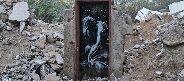 Sokak sanatçısı Banksy'ninTanrıça Niobe'nin ağlarkenki halinin tasvir edildiği ‘Bomb Damage' Sokak sanatçısı Banksy'ninTanrıça Niobe'nin ağlarkenki halinin tasvir edildiği ‘Bomb Damage' - Sputnik Türkiye