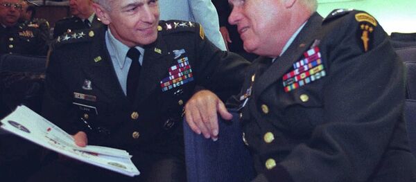 Eski NATO komutanı Wesley Clark ve emekli ABD'li komutan Robert Scales - Sputnik Türkiye