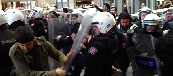 İstanbul Adliyesi'nde avukatlara müdahale - Sputnik Türkiye