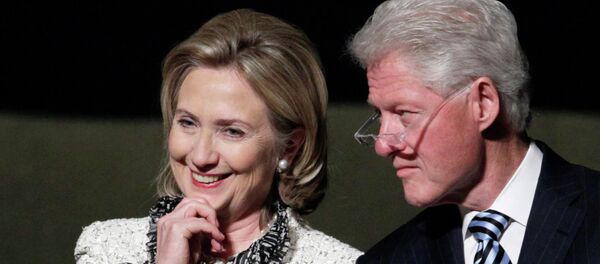 Eski ABD Dışişleri Bakanı Hillary Clinton ve eski başkan olan eşi Bill Clinton Eski ABD Dışişleri Bakanı Hillary Clinton ve eski başkan olan eşi Bill Clinton - Sputnik Türkiye