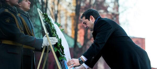 Çipras, başkent Moskova'da Kremlin duvarları dışında yer alan Meçhul Asker Anıtı'na çelenk bıraktı. - Sputnik Türkiye