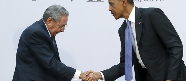 ABD Başkanı Barack Obama ve Küba Devlet Başkanı Raul Castro - Sputnik Türkiye