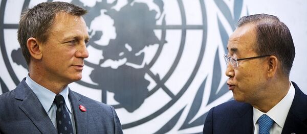 BM Genel Sekreteri Ban Ki-mun - İngiliz aktör Daniel Craig - Sputnik Türkiye
