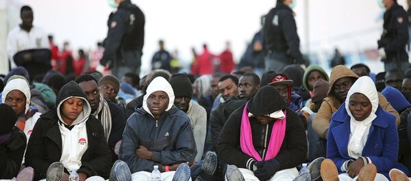 Göçmen taşıyan gemi battı - Sputnik Türkiye