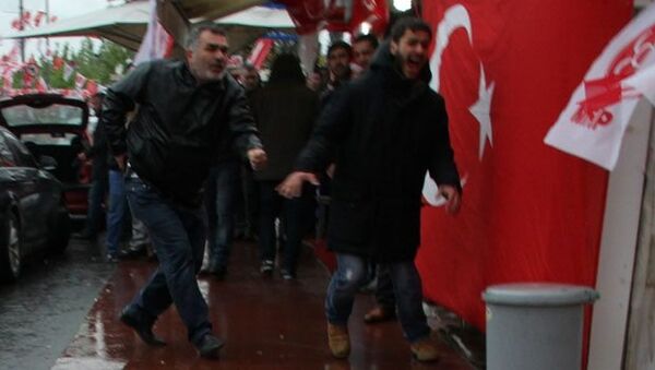 MHP seçim bürosuna saldırı - Sputnik Türkiye