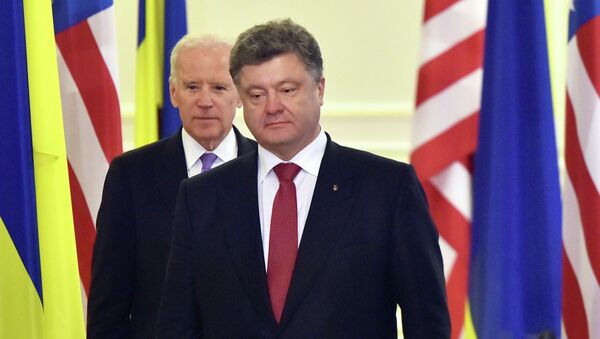 ABD Başkan Yardımcısı Joe Biden- Ukrayna Devlet Başkanı Pyotr Poroşenko - Sputnik Türkiye