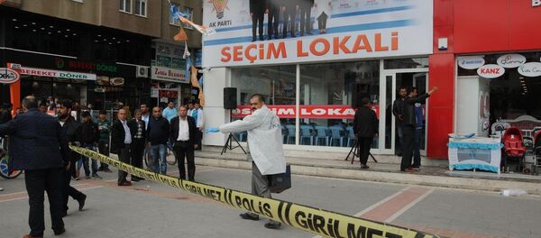 Batman'da AK Parti seçim bürosuna saldırı Batman'da AK Parti seçim bürosuna saldırı - Sputnik Türkiye