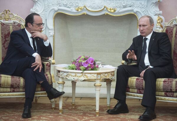 Rusya Devlet Başkanı Vladimir Putin ve Fransa Cumhurbaşkanı François Hollande  - Sputnik Türkiye