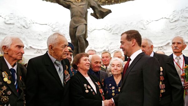 Rusya Başbakanı Dmitriy Medvedev, Moskova’daki Büyük Anavatan Savaşı Müzesi’nde düzenlenen ‘Nazizm’e Karşı Savaşta Birlikteydik’ adlı serginin açılışına katıldı - Sputnik Türkiye