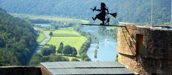 Ukrayna krizini büyücüler, cadılar ve şifacılar çözecek - Sputnik Türkiye