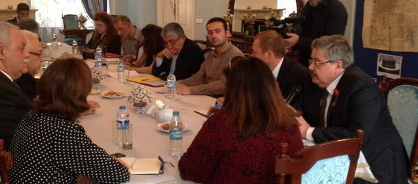 Rusya'nın İstanbul Başkonsolosu Aleksey Yerhov, 9 Mayıs Zafer Günü'nün 70. yıldönümü dolayısıyla Türk gazetecilerle bir araya geldi. - Sputnik Türkiye