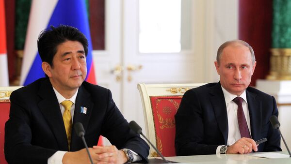 Japonya Başbakanı Şinzo Abe ve Rusya Devlet Başkanı Vladimir Putin - Sputnik Türkiye